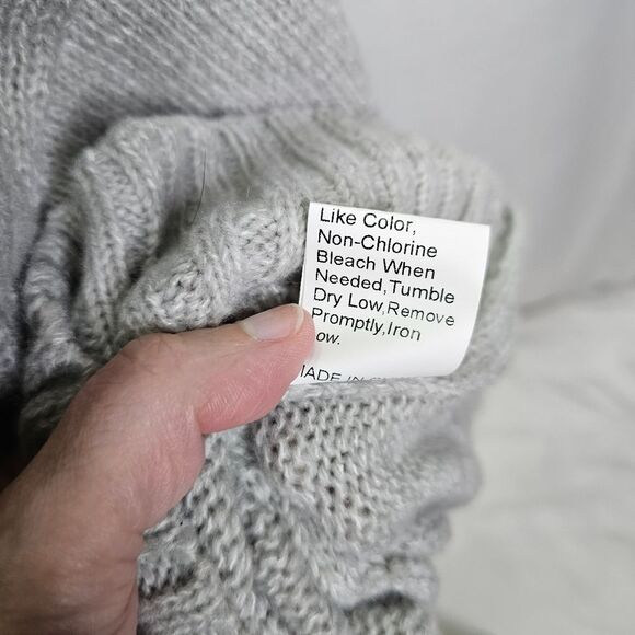 **SOLD** Gray Cat Crewneck Sweater Size XXL - Picture 8 of 9